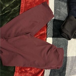 Old Navy Active High-Rise Leggings in Deep Burgundy